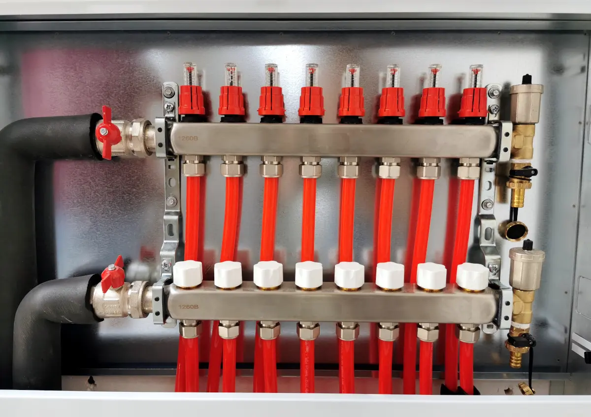 Разпределителен колектор за водно подово отопление с дебитомери