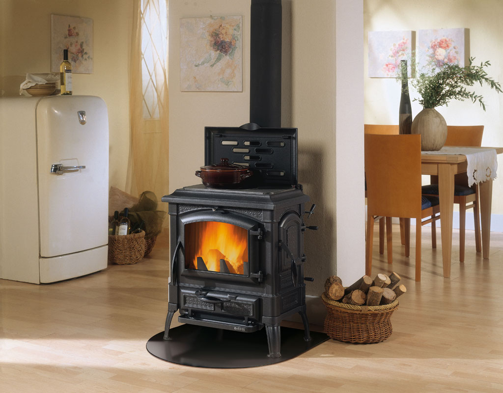 Печка на дърва с котлони Isetta con cerchi.16