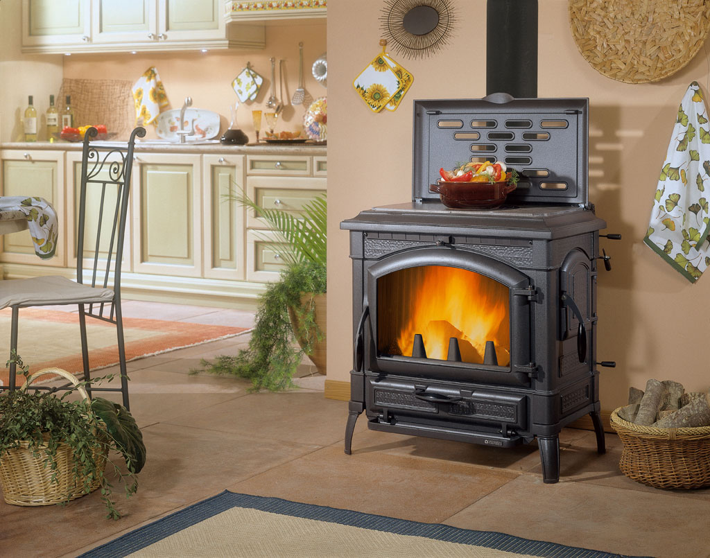 Печка на дърва с котлони Isotta con cerchi